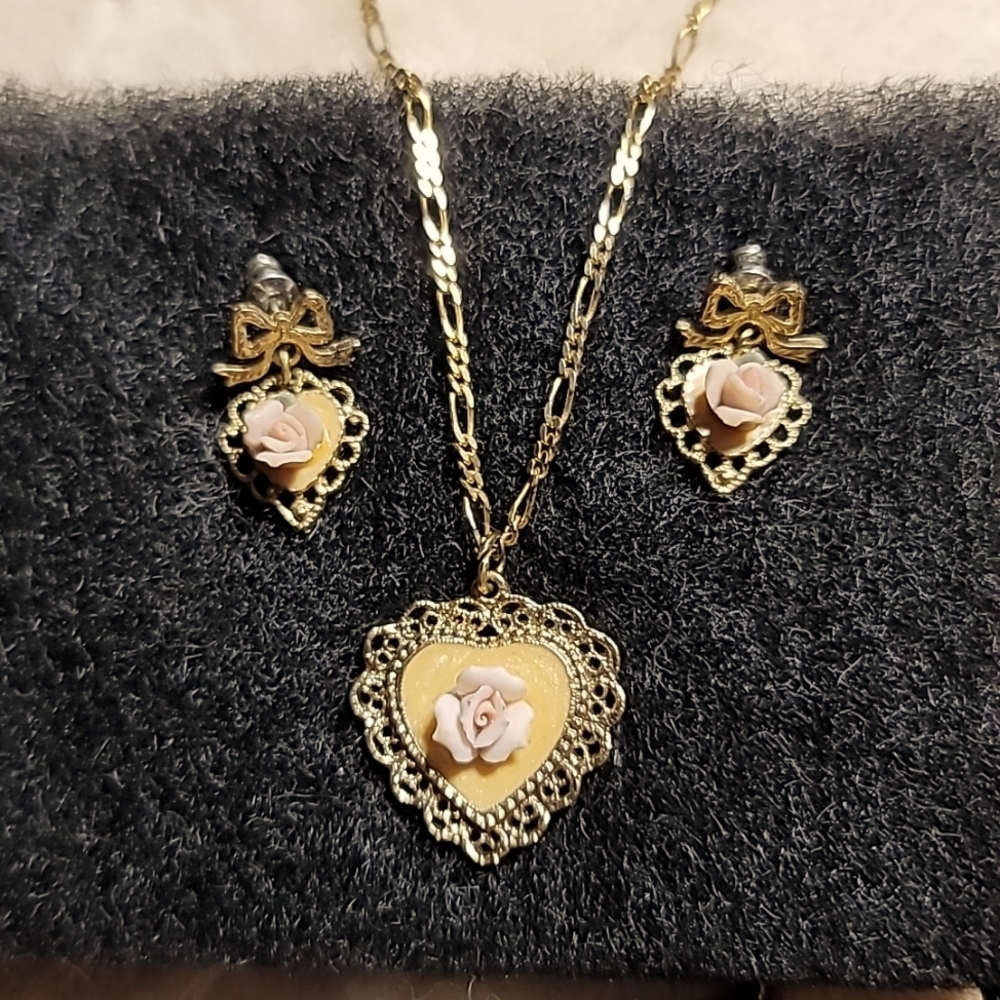 1928 Victorian revivals bow heart rose drop earrings & Pendant set
